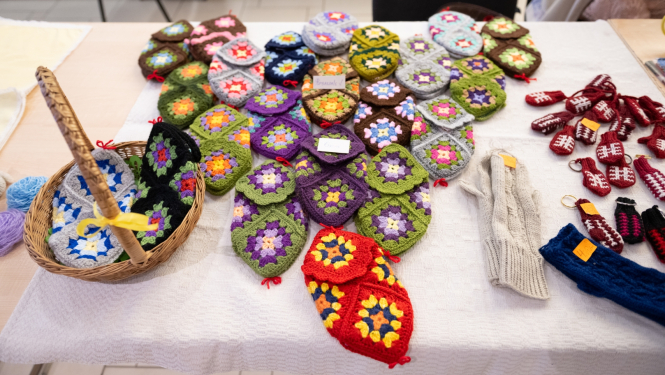 Izstāde - tirdziņš "No sirds uz sirdi" Ogres novada Kultūras centra Izstāžu zālē