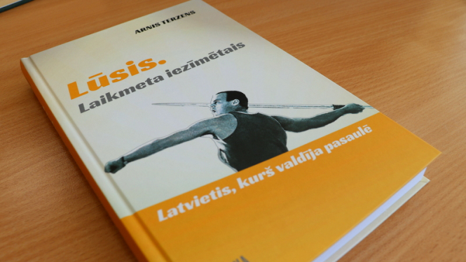 Ogrē prezentēs grāmatu par šķēpmetēju Jāni Lūsi