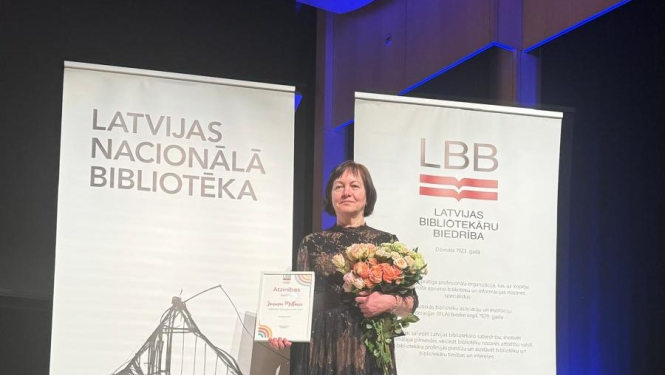 OCB bibliotekāre Janīna Metlāne saņem titulu Gada bibliotekārs