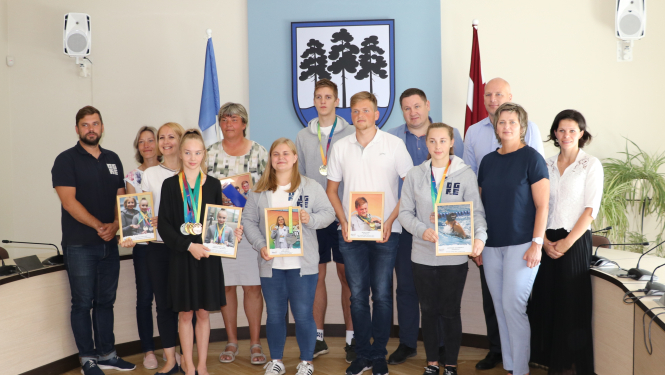Pašvaldības vadība godina Ogres novada labākos sportistus