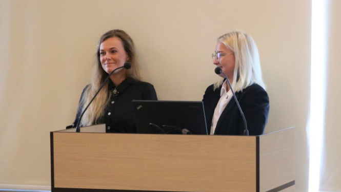 Jauniešu dome iepazīstina deputātus ar jauno logo