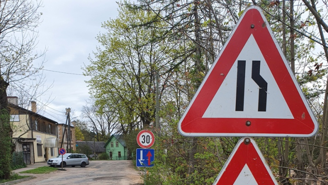 Līdz maija beigām ierobežos satiksmi Rīgas ielas posmā