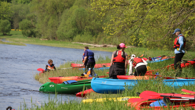 Aicinājums piedalīties laivu braucienā pa Mazās Juglas upi 2025. gada 19. aprīlī