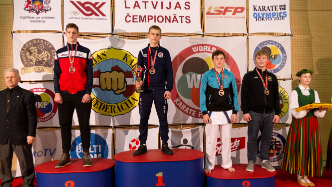 Divas sudraba medaļas Latvijas karatē čempionātā