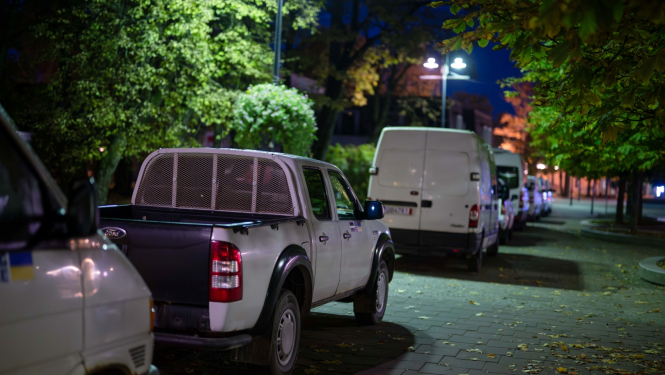 Ziedoto automašīnu rinda agri no rīta uz Brīvības ielas gājēju posma sastājušās, lai dotos uz Ukrainu un tiktu nodotas ukraiņu karavīriem