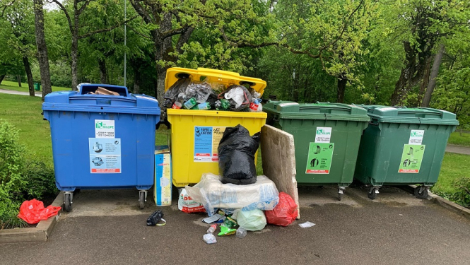 Krasta laukums, konteineri