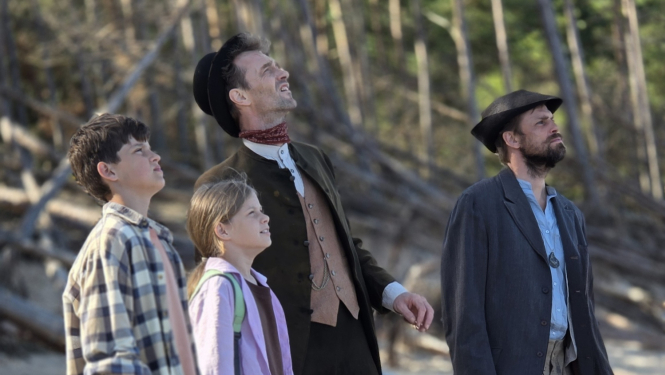 Filmas “Kristofers un divu pasauļu atslēga” filmēšana Ogres Kalna pamatskolā