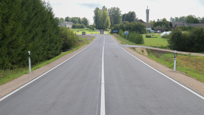 Asfaltēts ceļš uz Lauberi 09.2024.