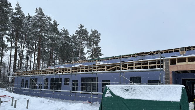 Jaunas moduļu tipa pirmsskolas izglītības iestādes Lielvārdē, ēkas ārpuse. 15.12.2023.