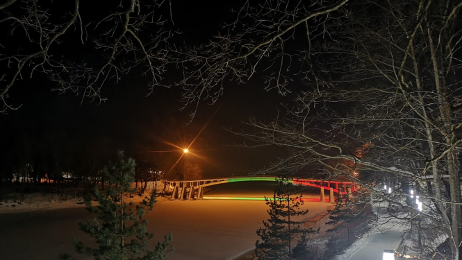 Loka tilts Ogrē Lietuvas karoga krāsās