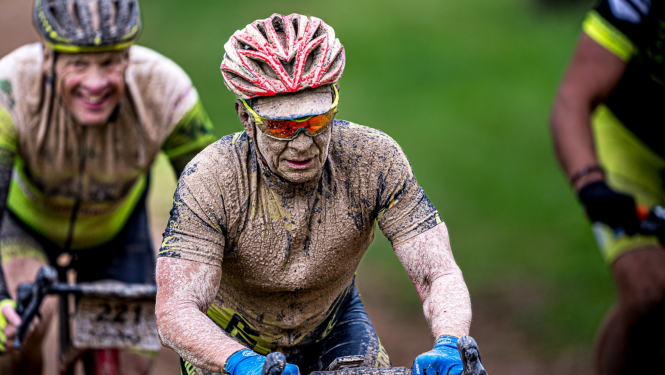 Ogres Zilajos kalnos aizvadīts Latvijas valsts mežu MTB un Gravel maratona sezonas finālposms