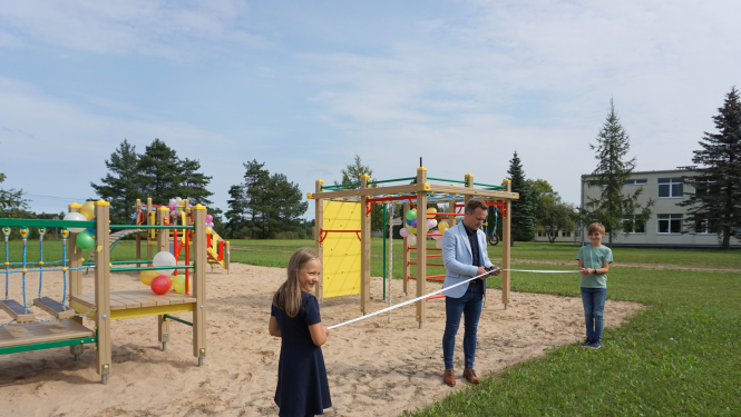 Madlienas pagastā ir atklāts bērnu aktīvās atpūtas laukums
