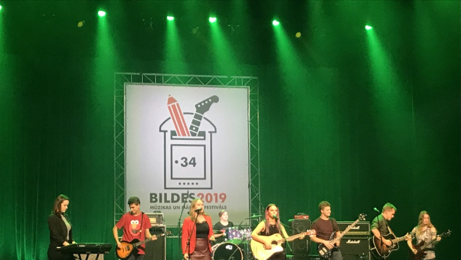 Jauniešu grupa „Tikai runājiet” no Madlienas iekaro  VEF Kultūras pils skatuvi