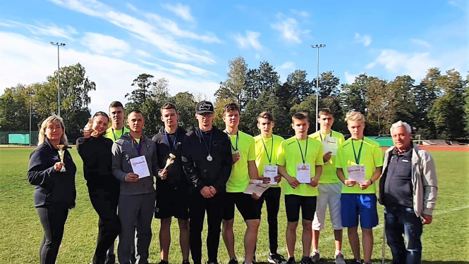 Madlieniešiem divi kausi Latvijas skolēnu spartakiādē