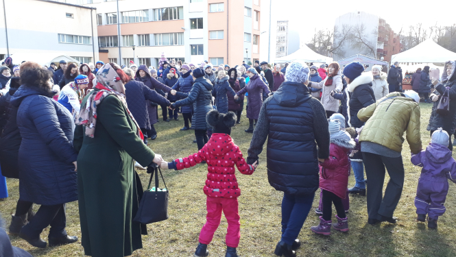 Ar dziesmām un rotaļām nosvinēta Masļeņica