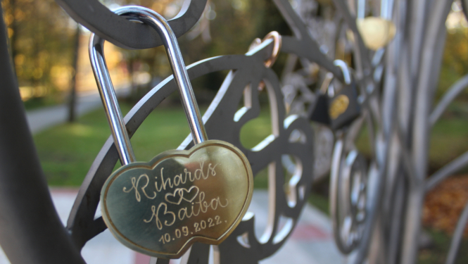 Mīlestības koks. Skulptūra.