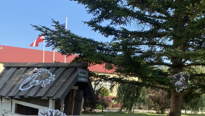 Ķeguma PII Gaismiņa āra teritorija ar pasaku tēliem - mošķiem 09.2024.