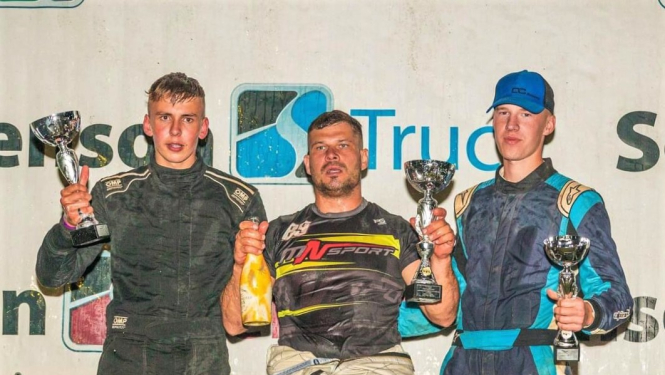 Neško un Smilga uzvar autokrosā Smiltenē