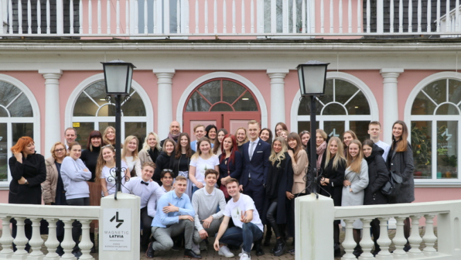 Ogres 1. vidusskolas skolēni īstenojuši sociāli atbildīgus projektus