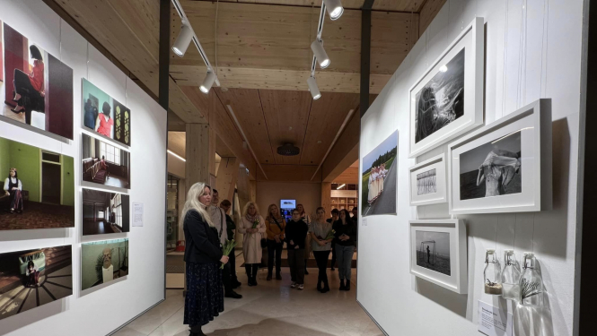 Ogres bibliotēkā apskatāmas foto kluba “Ogre” izstādes