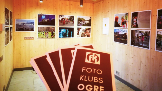 Foto kluba "Ogre" izstāde Ogres Centrālās bibliotēkas kafijas namiņā