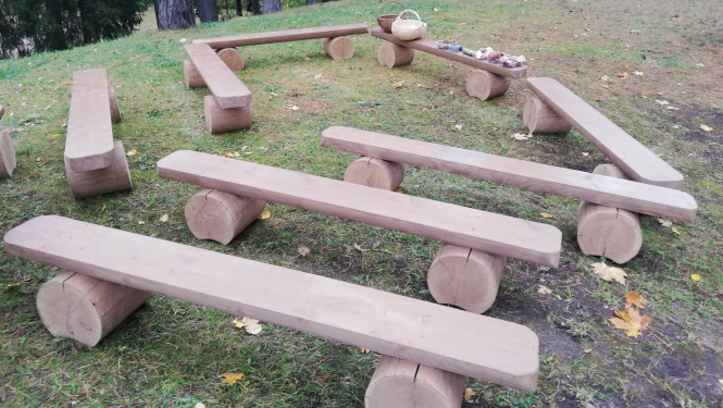 Ogres 1. vidusskolas Zaļā klase - soliņi