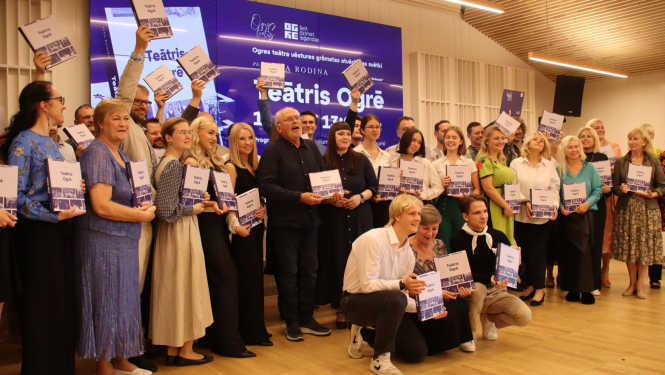 TEĀTRIS OGRĒ – grāmata par nopietno un uzticīgo teātra mīlestību 