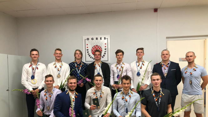 Ogres Basketbola skolu šogad absolvē 15 audzēkņi