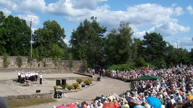 Ogres politiski represēto klubam 25