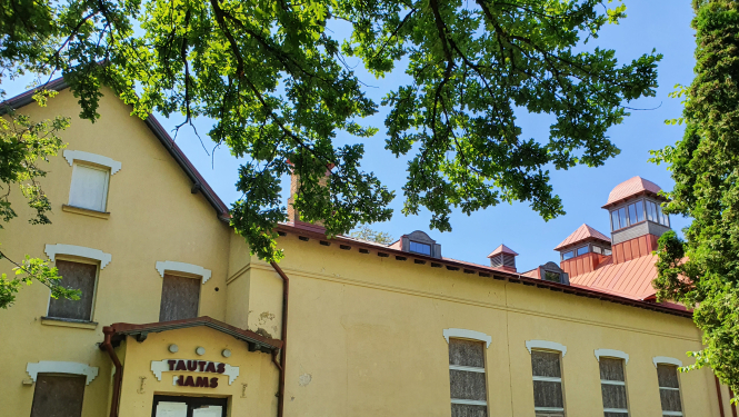 Bijušo Ogres Tautas namu atsavinās sabiedrības vajadzībām