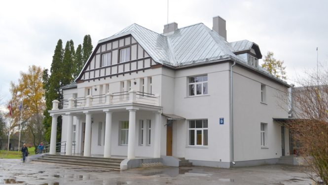 Ogresgala tautas nams rudenī