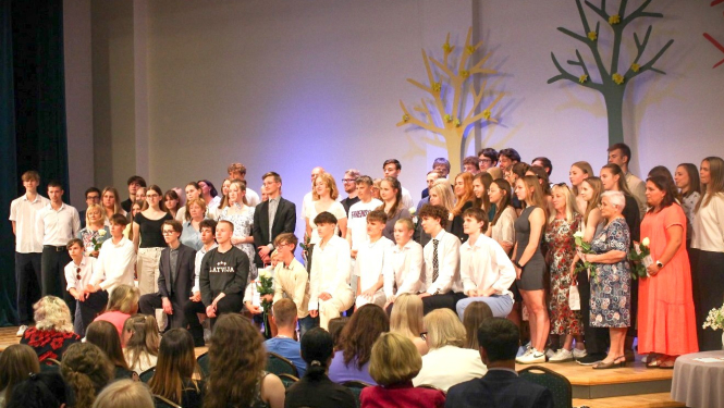 Ogres novada olimpiāžu un sporta sacensību laureāti uz skatuves 21.05.2024.