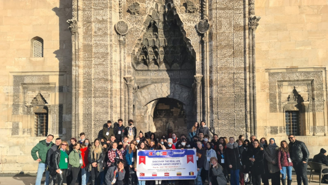 Projekta "Atklāj reālo dzīvi" dalībnieku kopbilde