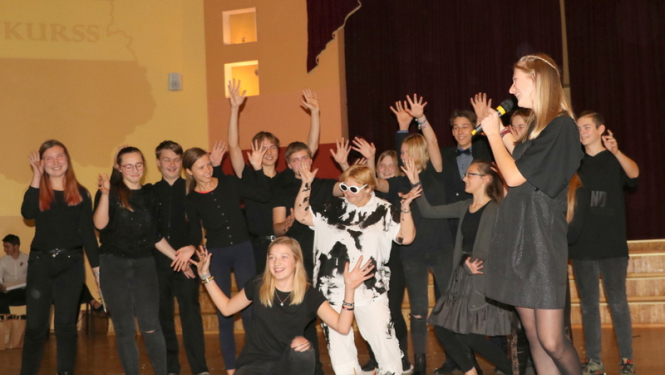 Ogres Valsts ģimnāzijā norisinājies Patriotisko dziesmu konkurss