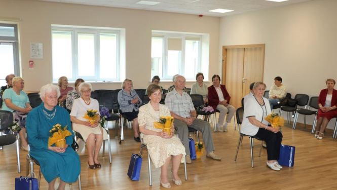 Ogres pensionāru biedrība sveic jubilārus