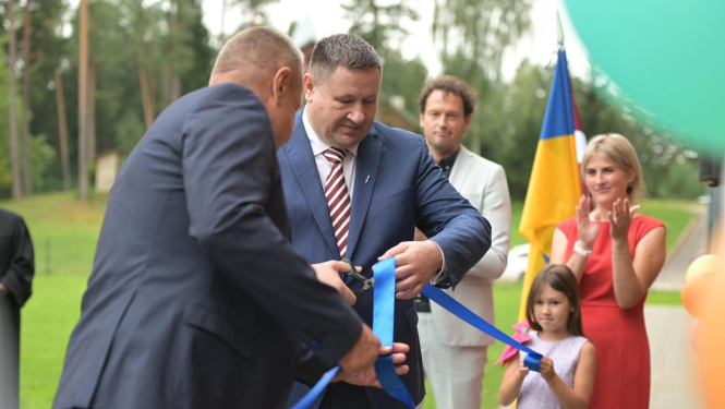 Egis Helmanis un Andis Pētersons griež lentu 23.08.2024.