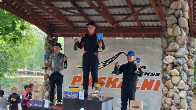 Jānim Kozlovskim 2.vieta