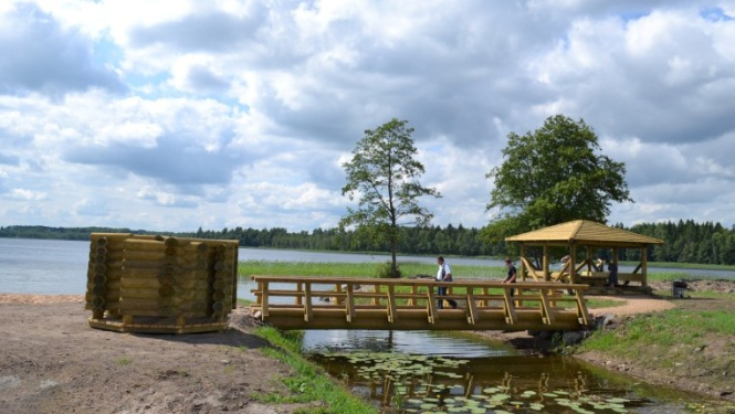 Labiekārtotais Plaužu ezers