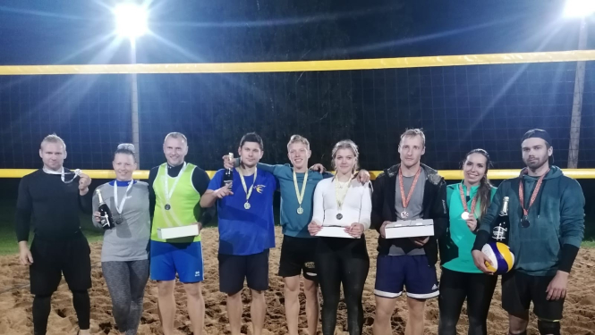 Pludmales volejbola sezona Madlienā noslēdzas ar nakts turnīru