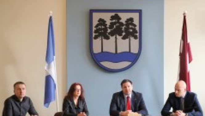 Preses konference pašvaldības domes sēžu zālē