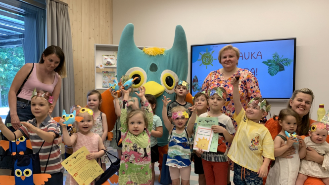 Pūces skoliņas bērni izlaidumā Ogres Centrālajā bibliotēkā 05.2024.