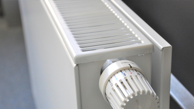 Radiators ar termoregulatoru