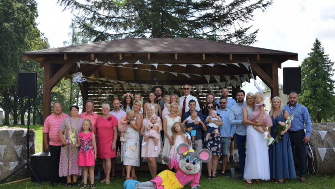 Ģimenes no Rembates pulcējas bērnības svētkos