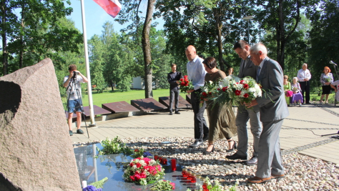 Ogrē piemin komunistiskā genocīda upurus