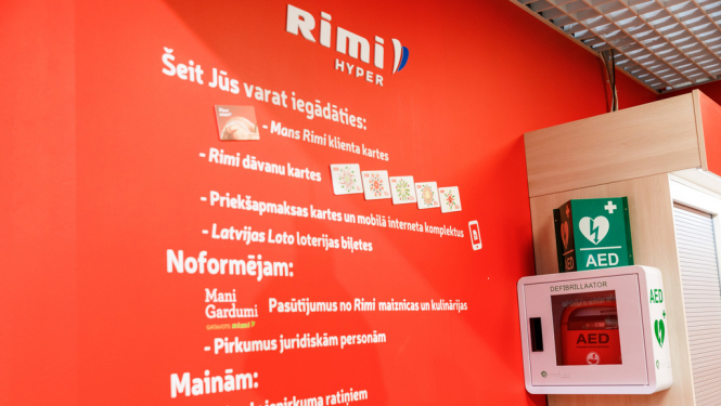 Rimi hipermārketā Ogrē pieejama dzīvības glābšanas ierīce – defibrilators