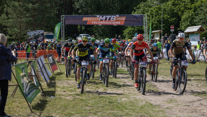 Ar ļoti kuplu dalībnieku skaitu aizvadīts Ikšķiles MTB velobrauciens