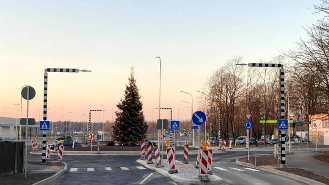 Satiksmei atvērts rotācijas aplis Kalna prospektā