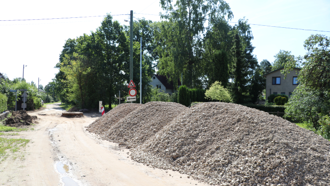 Pilsētā turpinās ielu un ietvju pārbūves darbi