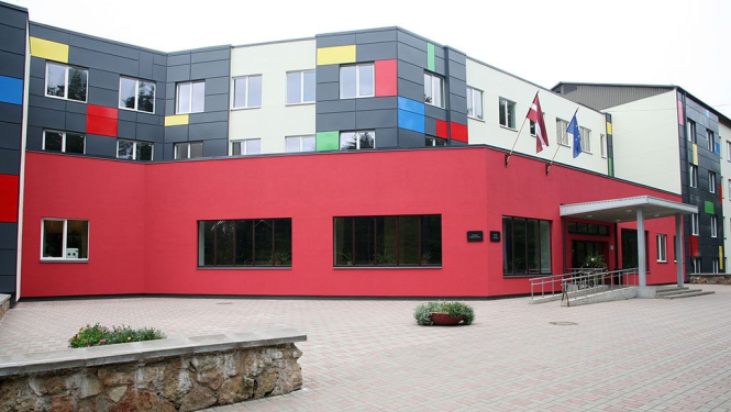 Ogres sākumskola gaida pavasari