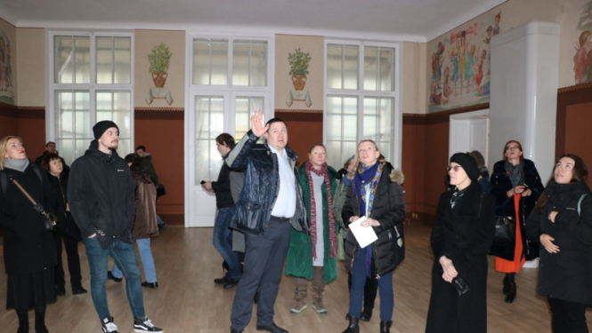 Latvijas Mākslas akadēmijas pārstāvji viesojas bijušajā sanatorijā “Ogre”